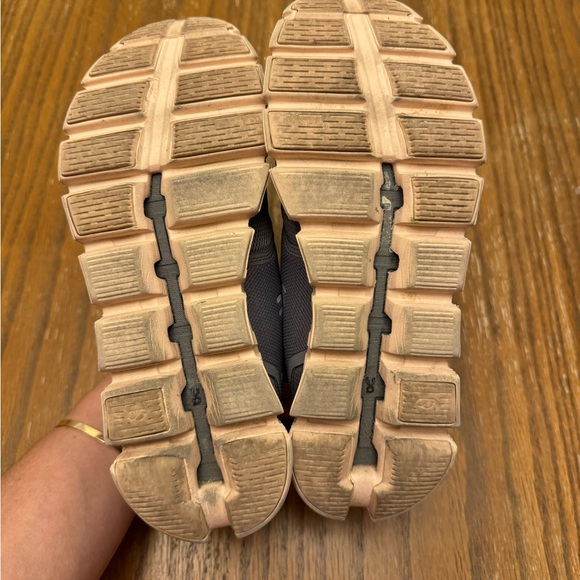 On Running Womens Swiss engineering Size 7.5 - Picture 7 of 9